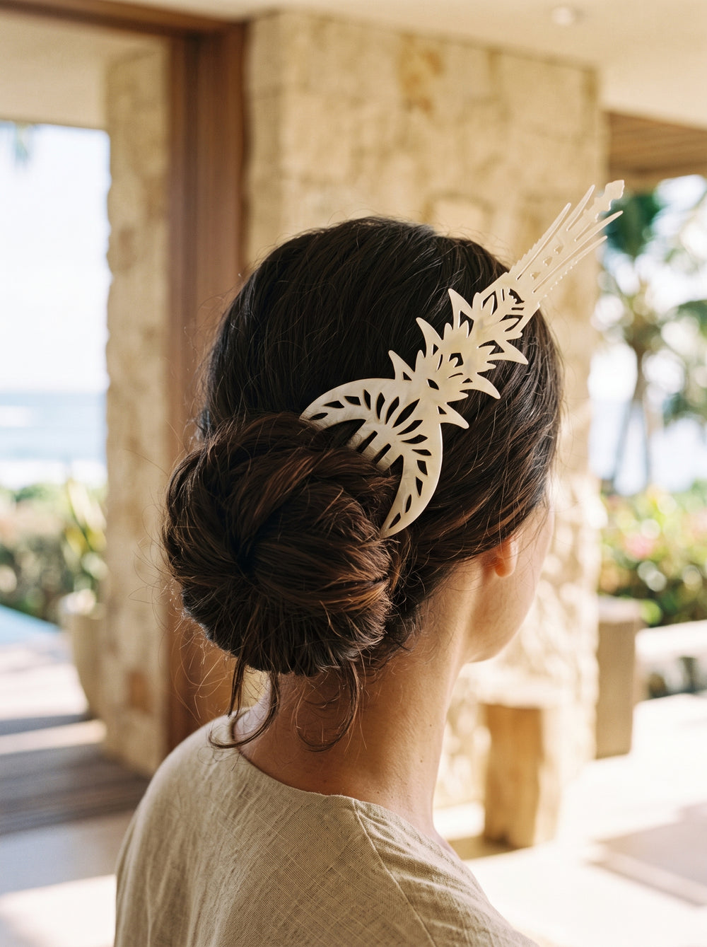Island-inspired floral composition