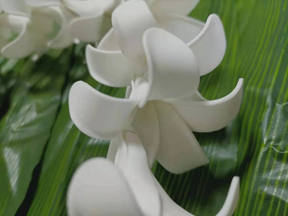 Puakenikeni Foam Lei