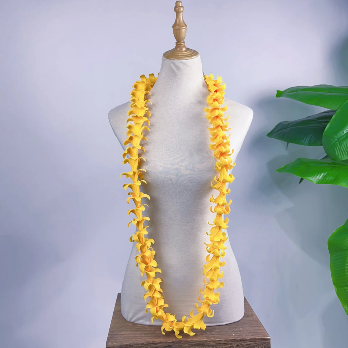 Puakenikeni Foam Lei
